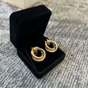 Elizabeth Caro Modern Interlocking Gold Loop Earrings✨